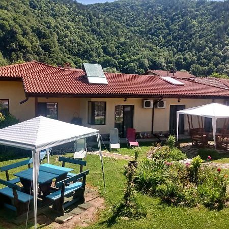 Кръчмъ При Байката Hotel Ribarica Exterior foto