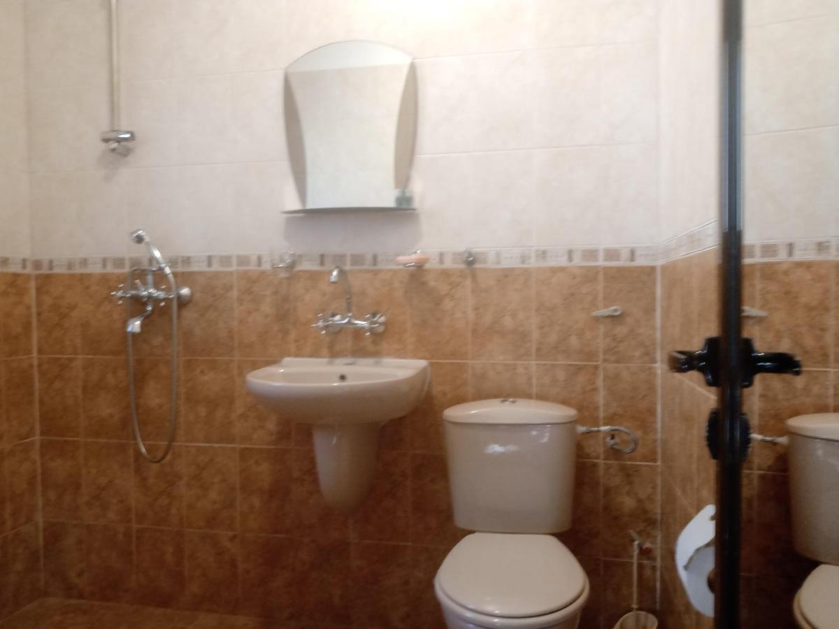 Кръчмъ При Байката Hotel Ribarica Exterior foto