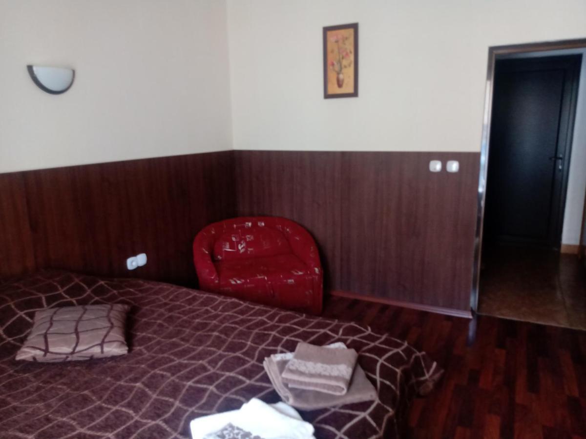 Кръчмъ При Байката Hotel Ribarica Exterior foto